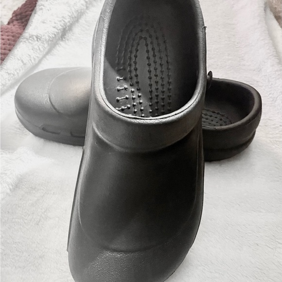 Crocs Unisex Adult Men's and Women's Bistro Clog | Slip Resistant Work Shoes 9/7 - Picture 2 of 10